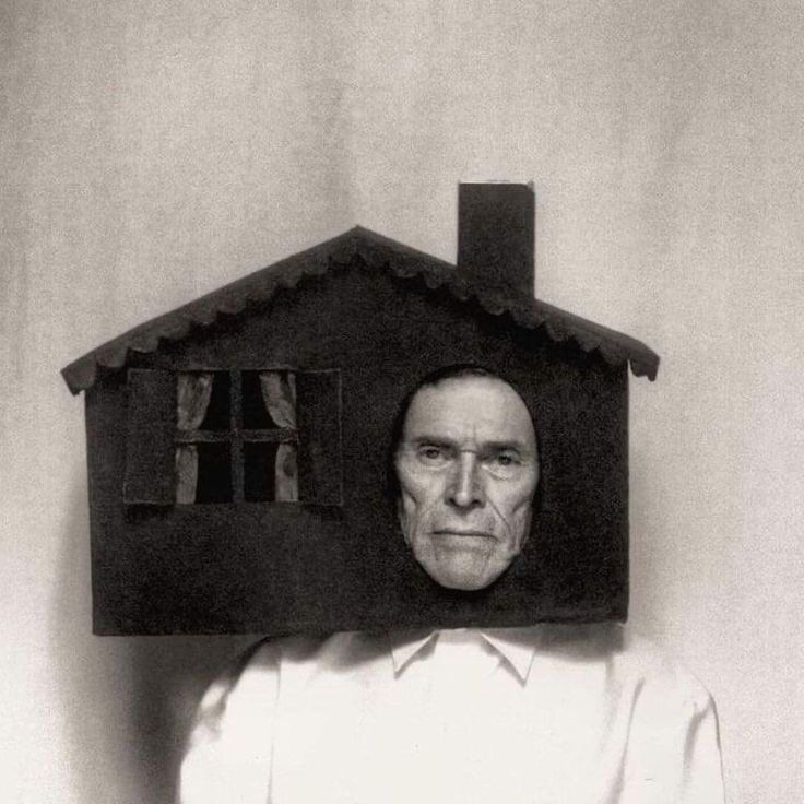 Willem Dafoe with house hat